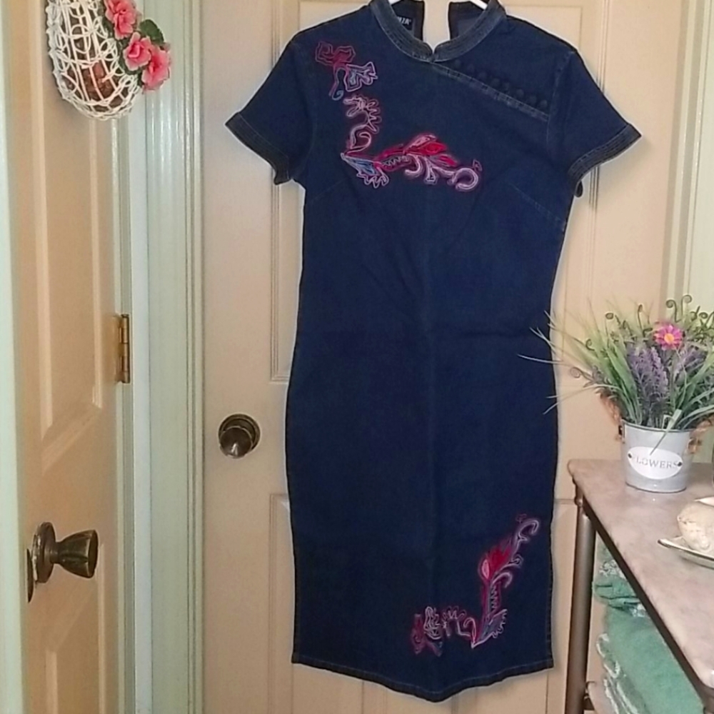DRESS - Picture 1 of 6